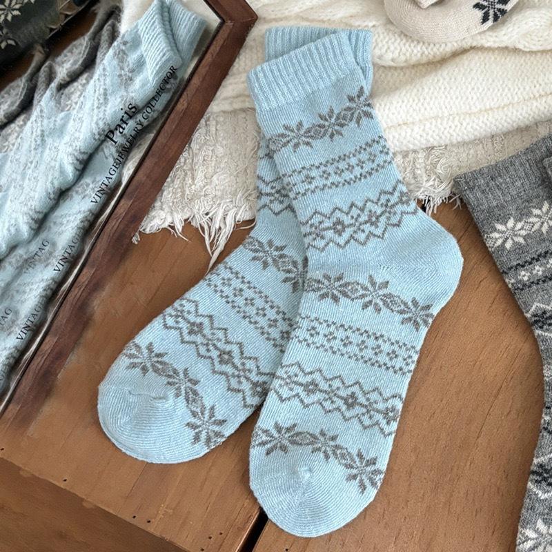 

Retro Wool Socks Children S Korean Medium Tube Socks Geometric Snowflake Thickened Warm Stacking Socks One size fits all небо синє кольору