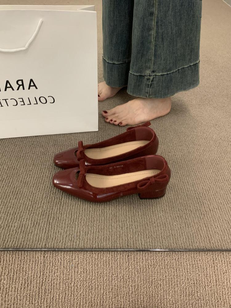 French Thick Heel Bow Gentle Wind Evening Shoes Women's 2025 New Versatile Commuter One Pedal Patent Leather Shoes