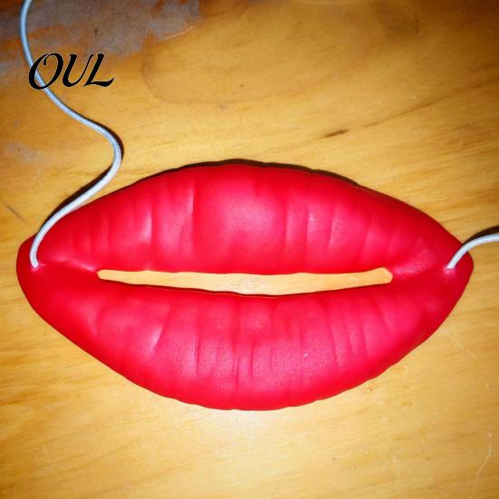 Photo Booth Props Funny Red Lip Face Masque, Big Sausage Mouth Cosplay Prop, Comfortable Wearable Novelty Prank Lips Gag Toy for Halloween Party
