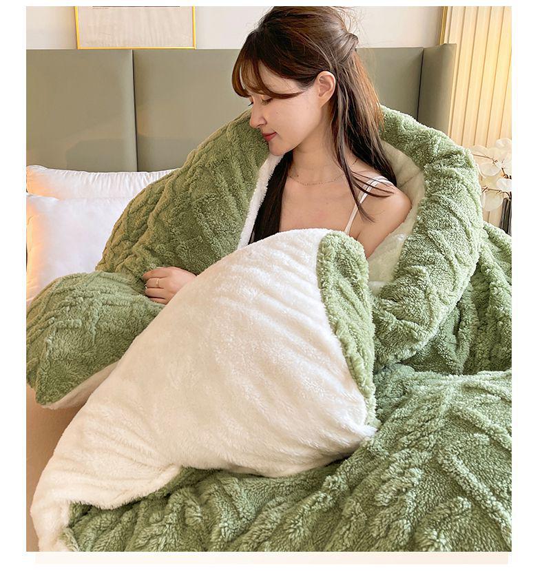 Thickened Lambswool & Milk Velvet Quilt - Cozy Winter & Versatile Spring/Fall Blanket for Twin or Dorm Use