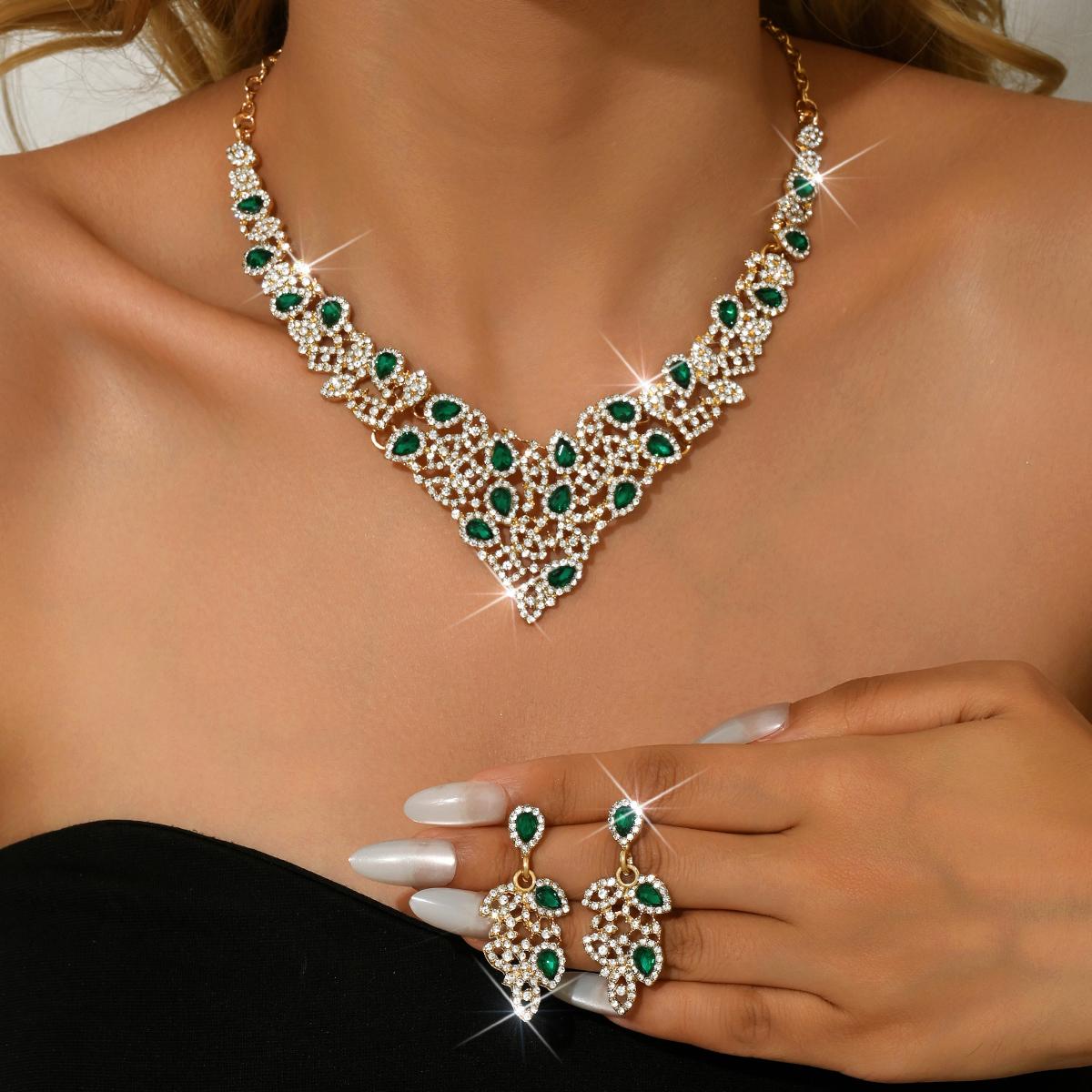 Design sense, personality, fashion earrings, collarbone chain two-piece set, new best-selling, factory direct sales