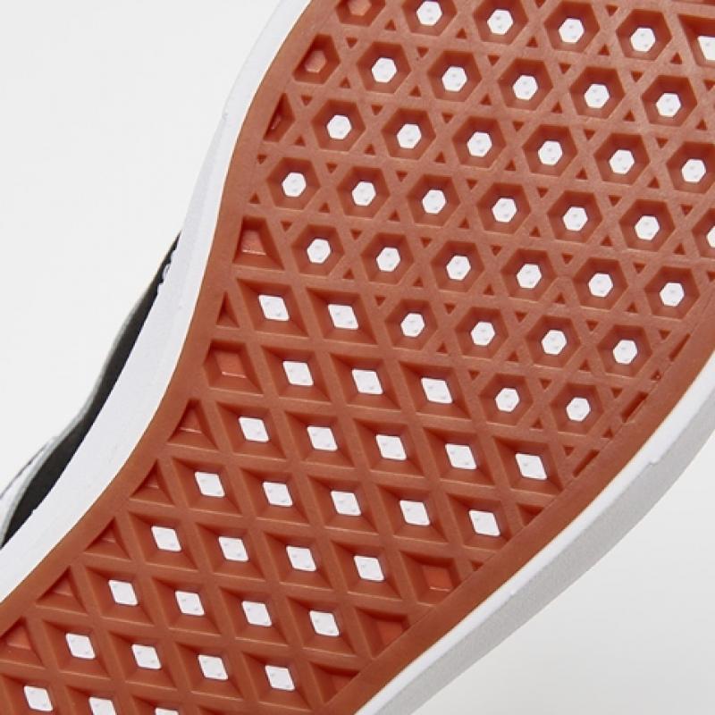 Barnes Comfique Old School Black True White Vn0a3wmavne1