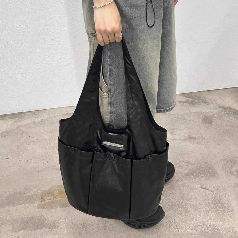Korean niche matin kim pleated double pocket shoulder tote bag Nannan same Korean commuter armpit bag