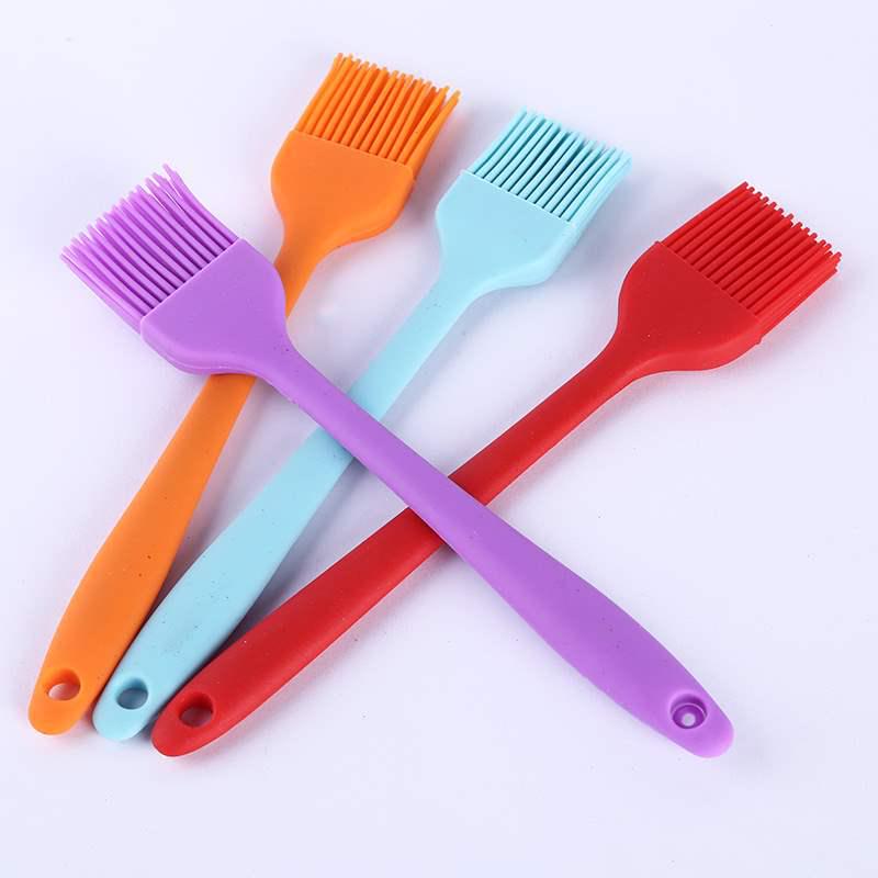 Large Silicone BBQ Oil Brush - Integrated Kitchen Tool for Baking & Grilling