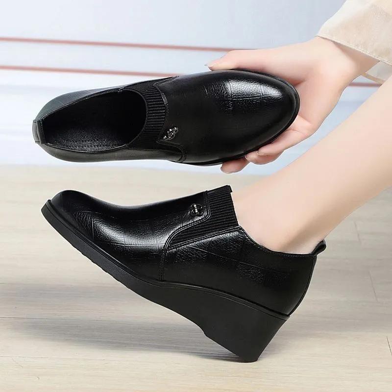 Frühling Herbst Damen Bequeme Tiefe Mund Weiche Lederschuhe Flexible Slipper Damen Plateau Keilschuhe für Büro Mutter Arbeit