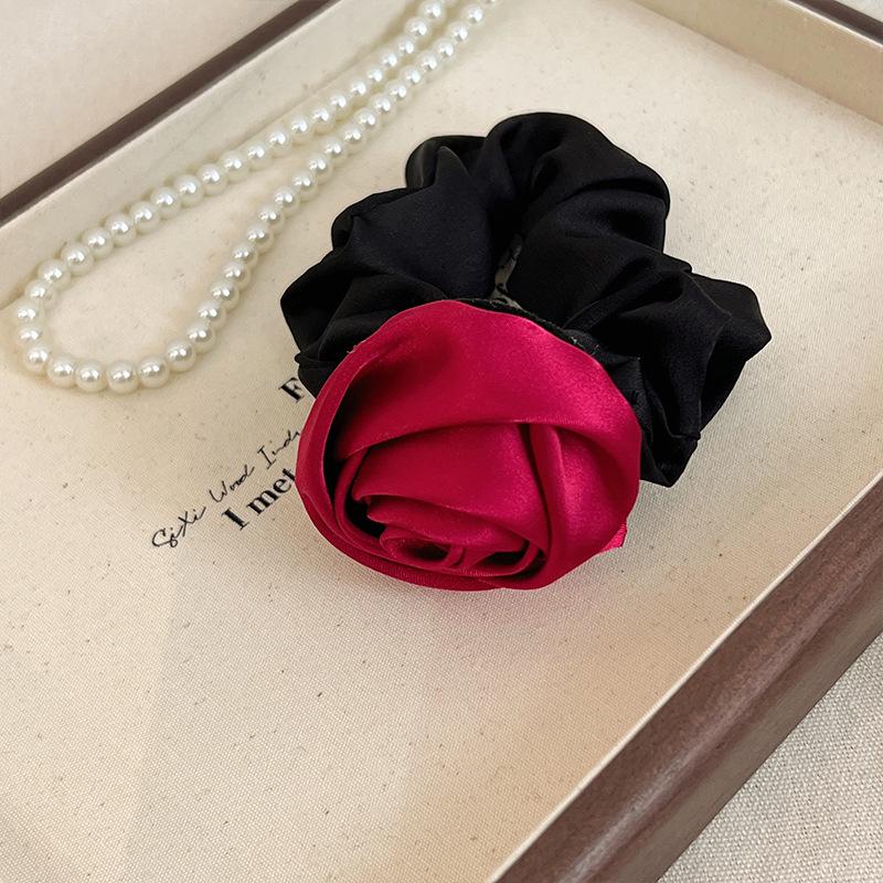 2023 Retro Schleife Elastisches Haarband mit Rosenblüten-Lederbezug - Damen Haaraccessoire