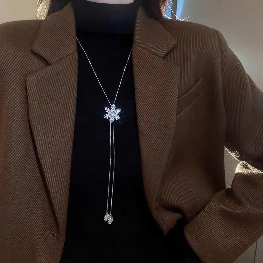 Adjustable Sliding Chain Rotating Snowflake Rhinestone Pendant Necklace for Women , Light Style 41 - 50cm