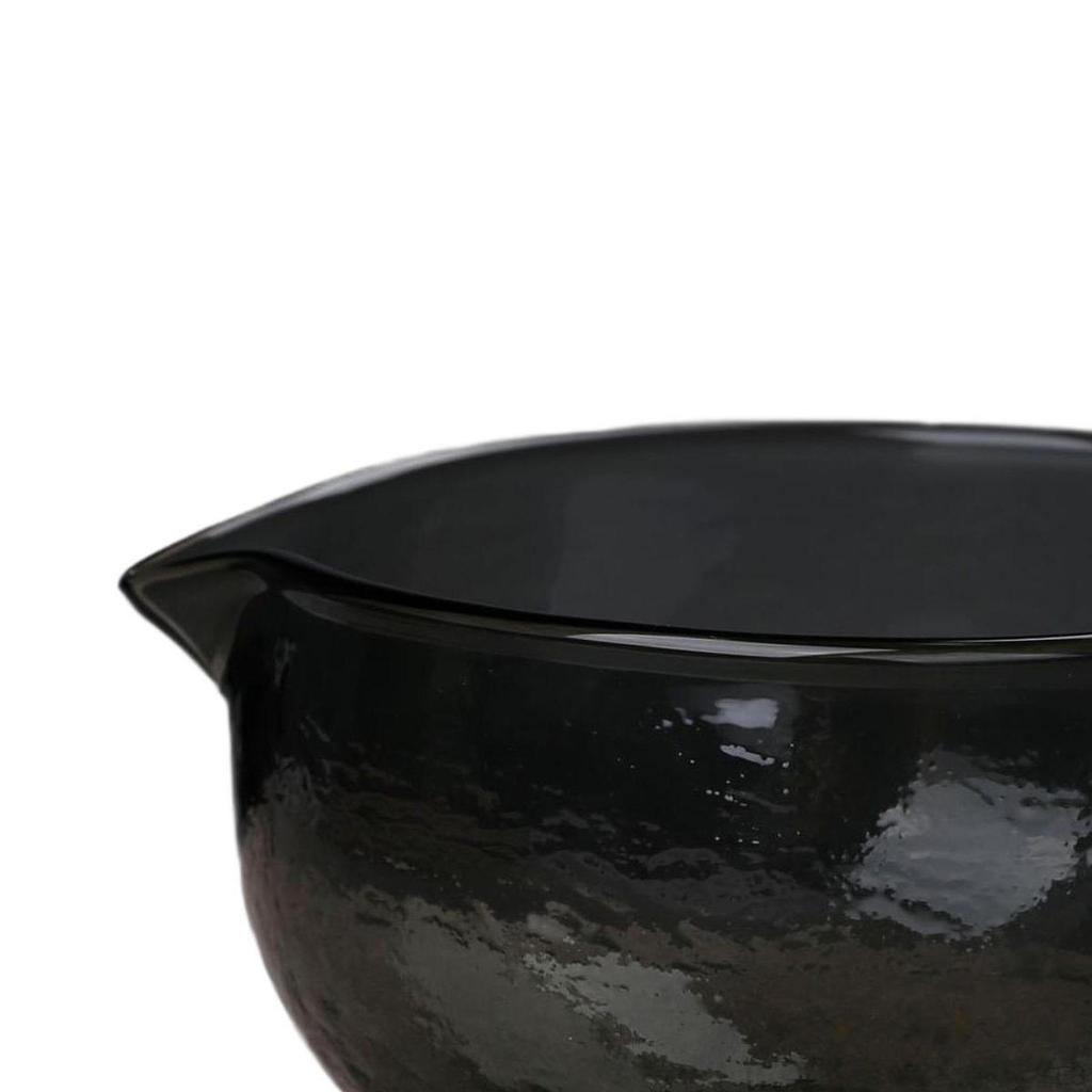 Zeremonielle Matcha-Schale mit Ausguss zur Zubereitung von Grüntee