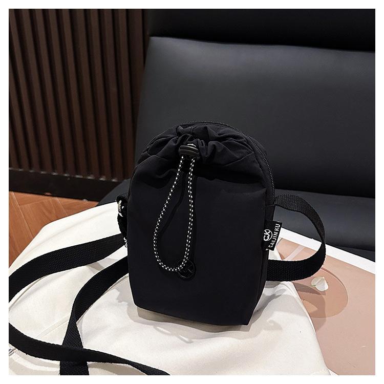 

Small bag new drawstring simple mobile phone bag change bag fashionable versatile shoulder messenger bag чорний