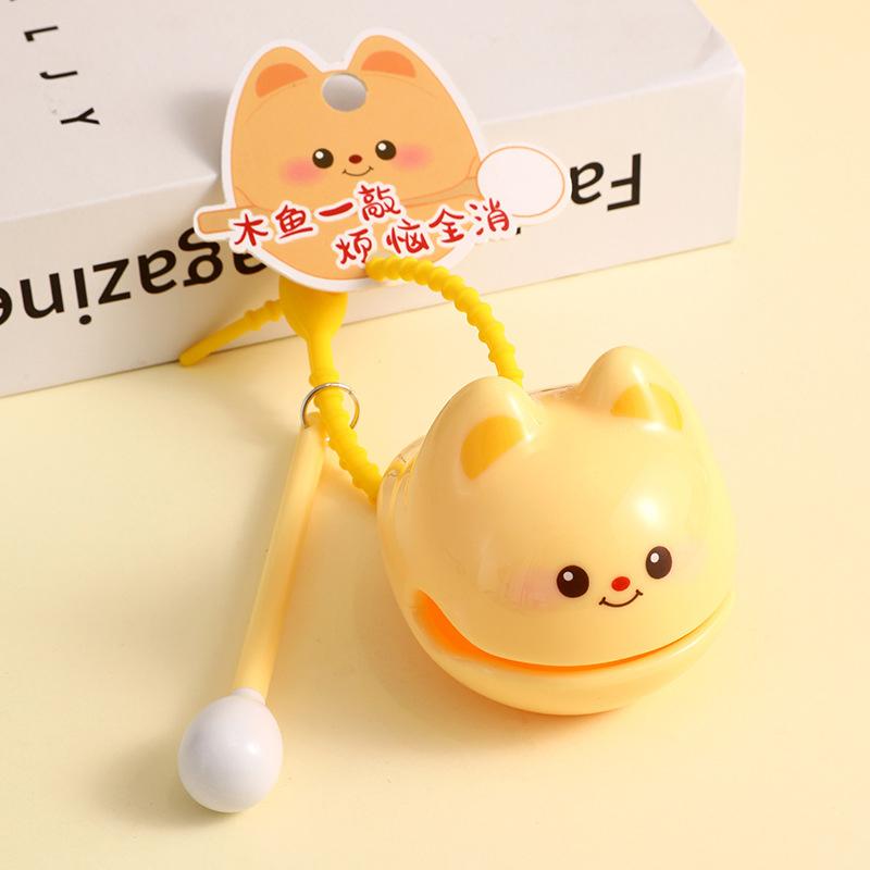 Creative Animal Shape Small Wooden Fish Keychain Funny Cartoon Wooden Fish Percussion Keychain Backpack Decoration Gifts