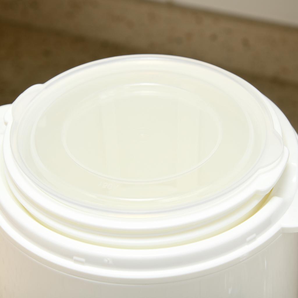 Yogurt Maker, 1.5 L Yogurt Machine with Strainer, Lid, 20 W Yogurt Maker for Greek Yogurt, for 3–5 People, 19.5x17.5x21.4 Cm, White