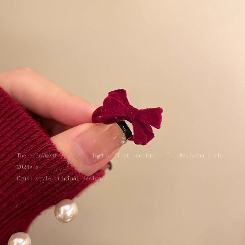 Velvet Pearl Ring - Elegant and Sweet Women's Finger Ring with A Small and Exclusive High-end Feel.