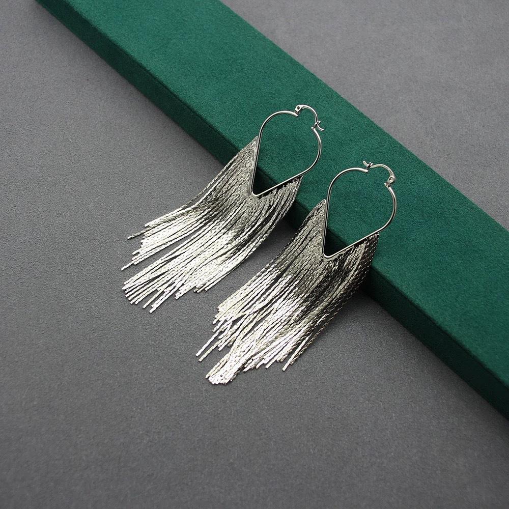 

Light Luxury Fashion Texture Praised. Light Luxury High-end Earrings Made of Plain Gold Are Tassel Heavy Industry Temperament Long Earrings