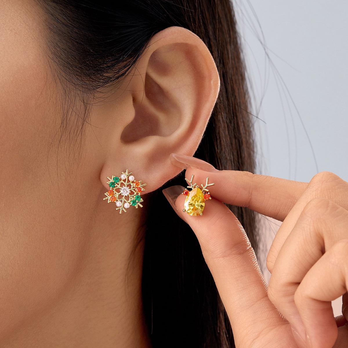 

Cute Snowflake & Reindeer Zircon Earrings: Real Gold-Plated Copper Christmas Jewelry золотой