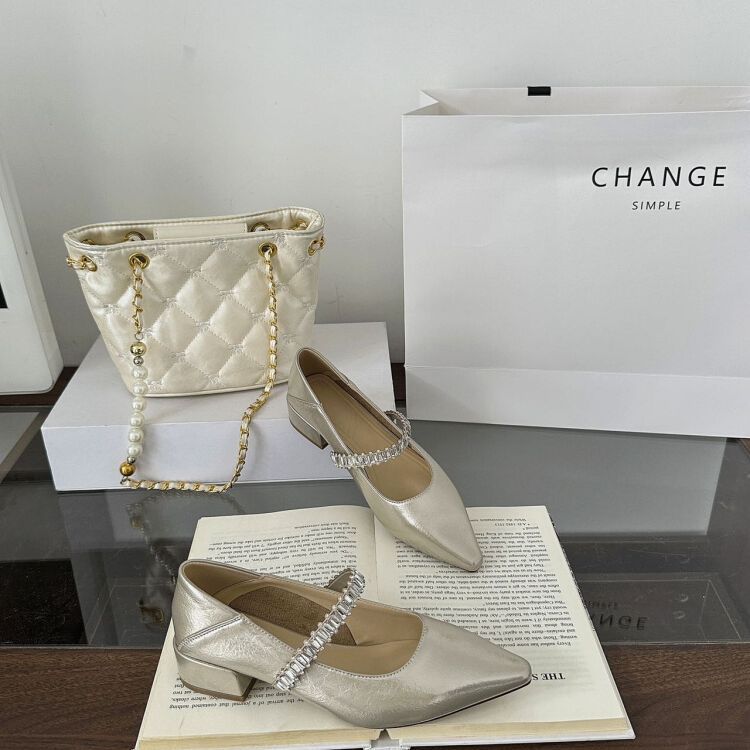 Rhinestone thick heel pointed single shoes women's 2025 new model with skirt temperament fashionable foreign style one pedal Mary Jane women's shoes