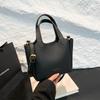 Niche design handbag bag women's new retro casual bucket bag shopping commuter shoulder messenger bag