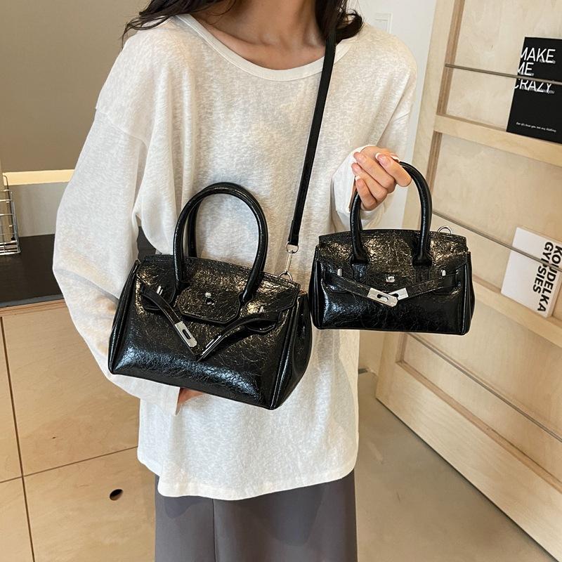 New High-end Fashion Laser Contrasting Platinum Bag Portable Shoulder Diagonal Across the Trend