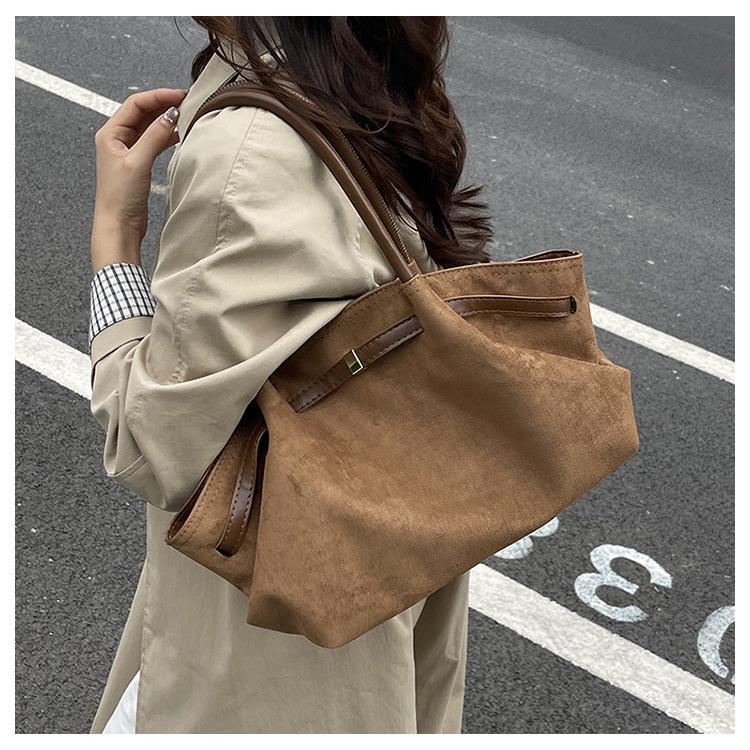 Winter Retro Suede Basket Shoulder Bag: Versatile, Large-Capacity Handbag