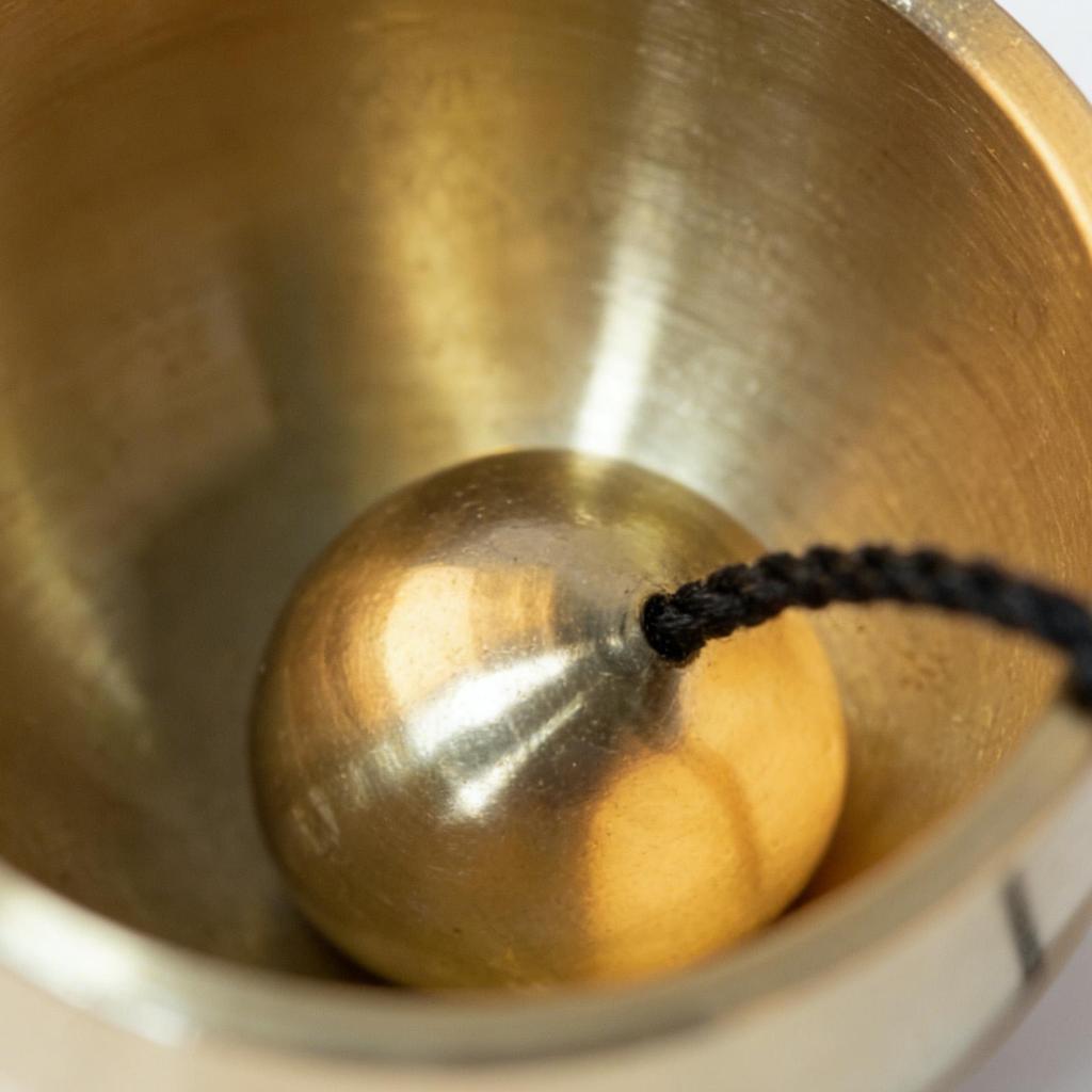 Singing Bowl with Wooden Base Sound Healing Meditation Bowl for Relaxation Yoga Mindfulness, Home Studio Bedroom Decor