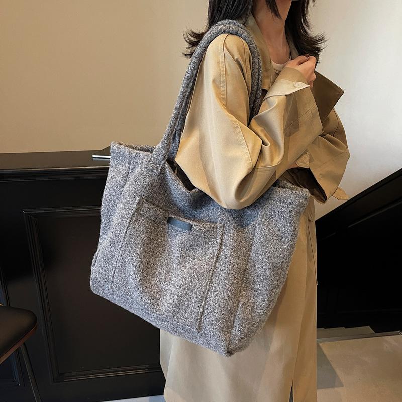 Casual simple large-capacity bag women's popular autumn and winter new shoulder bag fashionable foreign commuter messenger tote bag
