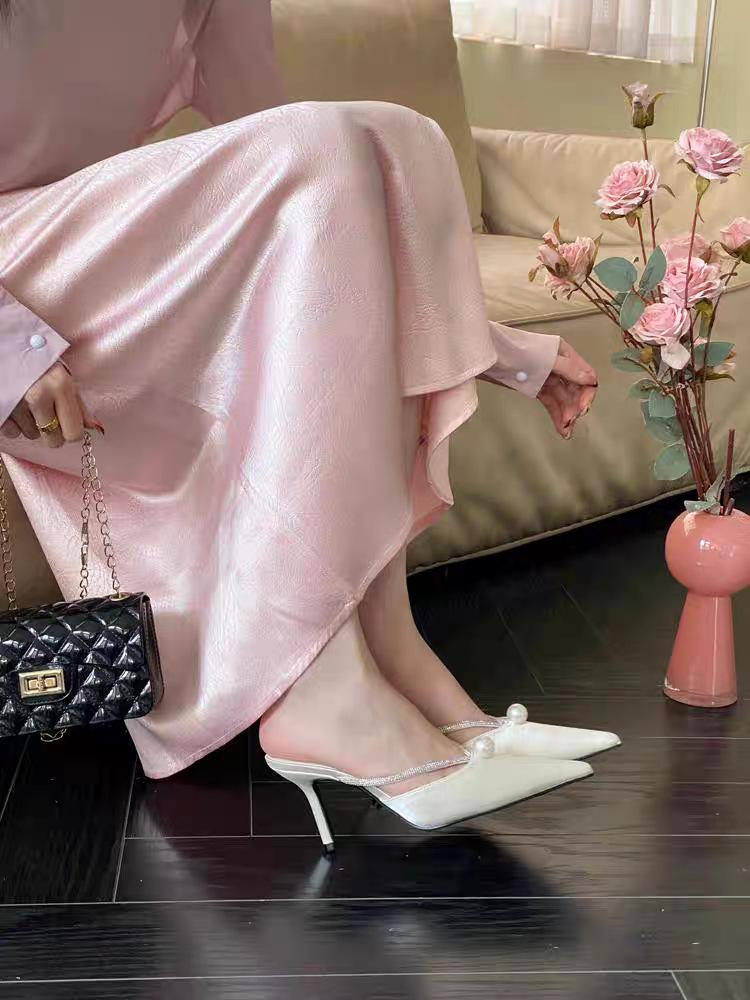 

2025 лето новый острый носок тонкий каблук высокий каблук темперамент мода повседневный атлас острый носок полушлепанцы женская обувь 40