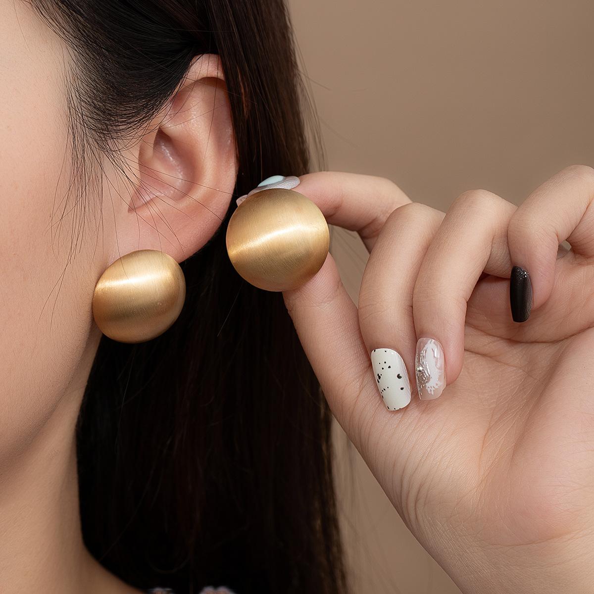 High-End Gold Brushed Texture Round Stud Earrings Women S Fashion Commuter Geometric Earrings Cold Wind Simple Earrings
