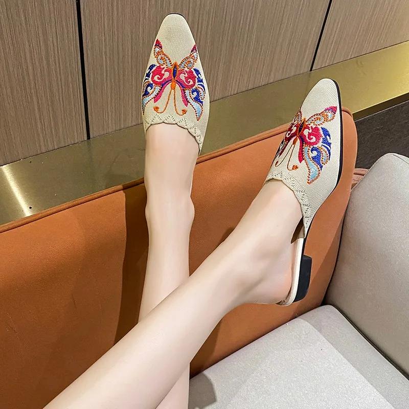 

2024 Вышитые цветочные туфли женские тапочки с острым носком шелковые мюли женские туфли на низком каблуке шлепанцы плоские сандалии женские на открытом воздухе пантуфли 42 синий