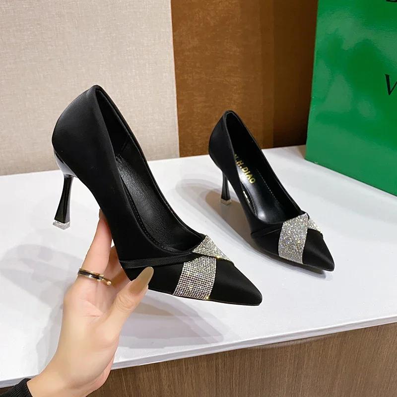 2024 Hot Selling Versatile Women's Shoes Rhinestone Decorated Pointed Toe Shallow Mouth Professional Dress Slip-On Women's Shoes