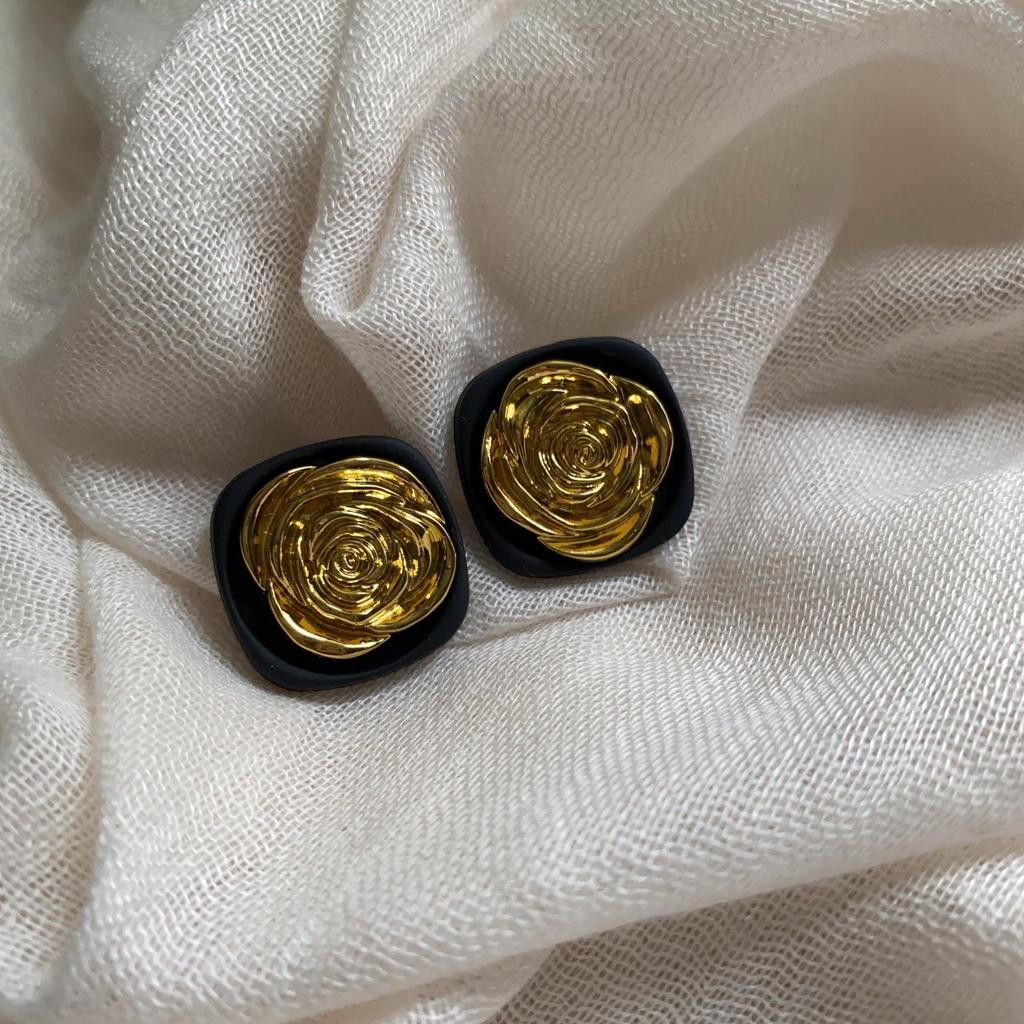 Medieval Cold Rose Stud Earrings, Small Fragrant Earrings, Light Luxury Niche Jewelry Temperament, Celebrity Elegant Women'S Earrings