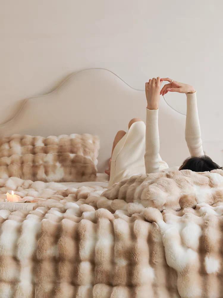 Tuscany Dual-Sided Ultra-Thick Rabbit Fur Blanket: Autumn/Winter Velvet Nap Quilt