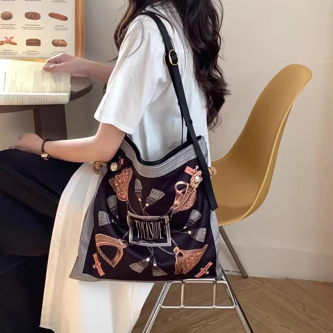 

Vintage Pattern Armpit Bag, Double-Sided Printed Silk Scarf Bag, Portable Tote Bag, Large-Capacity Commuter Shoulder Messenger Bag, Women