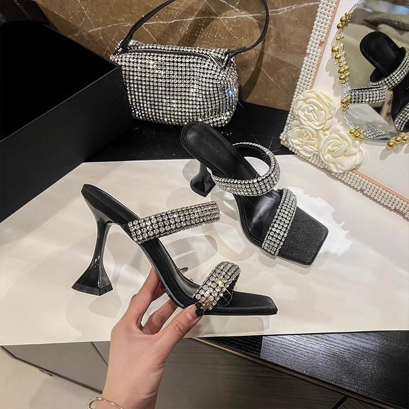 

Босоножки на высоком каблуке 2025 года, новинка лета, французские интернет-знаменитости, классные тапочки, женская одежда, туфли на квадратном каблуке со стразами, женские 39