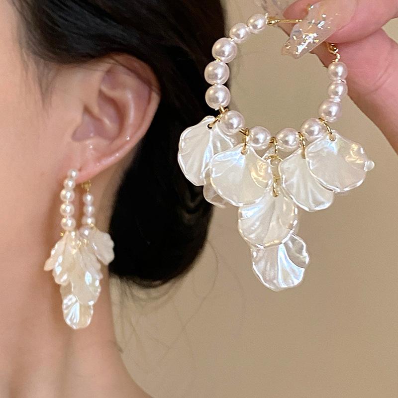 French pearl oval shell earrings white flower high-end stud earrings fashion temperament light luxury earrings women