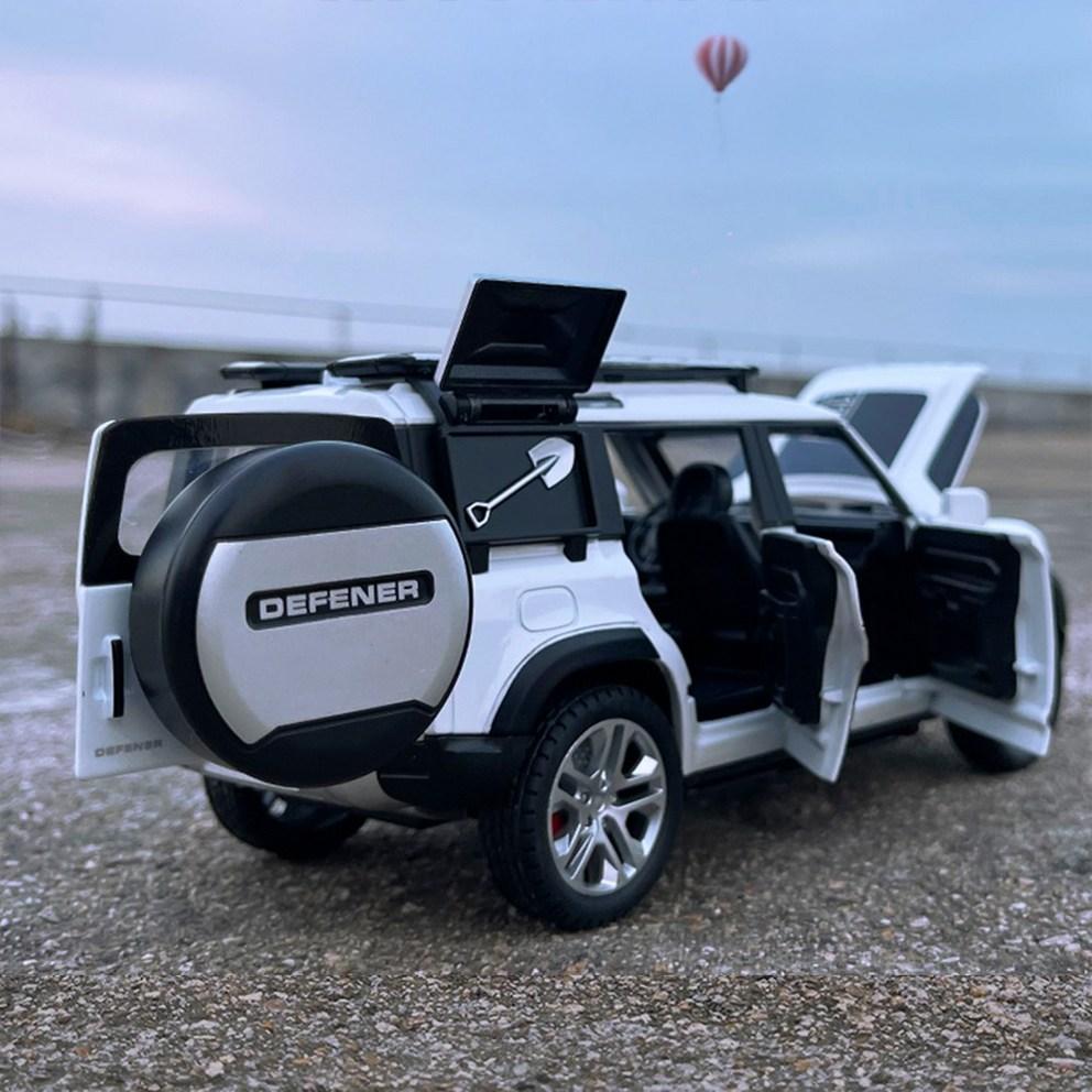 MyCar Premium 1:24 Die-cast Metal Land Rover Defender SUV Model - Realistic Collectible Car Figure, Black