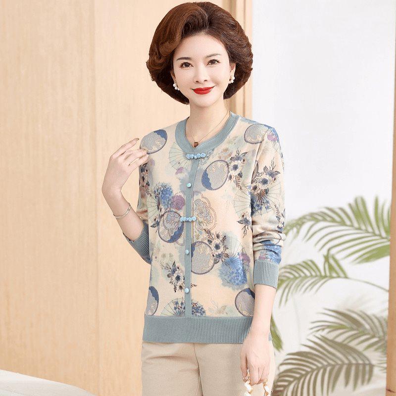 Herbststrickware für Frauen mittleren Alters: Schicker Pullover im neuen Stil