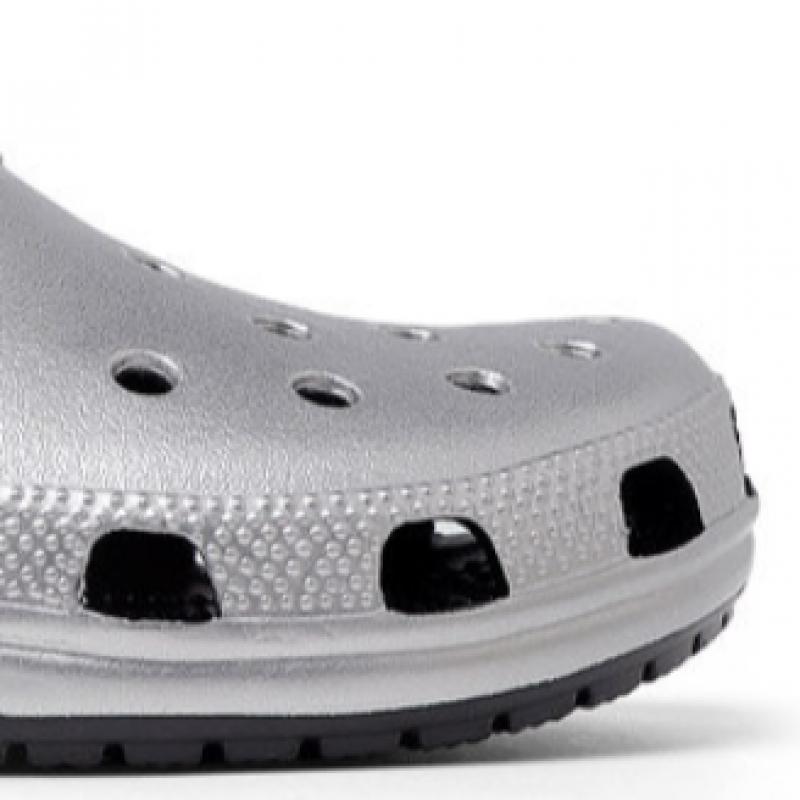 Crocs Classic Metallic Clog Silver 205831 0p1