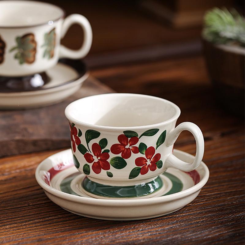Retro Light Luxury Green Leaf Safflower Holly Coffee Cup Saucer Hand-Painted Medieval Ceramic Cup Flower Afternoon Teacup Set