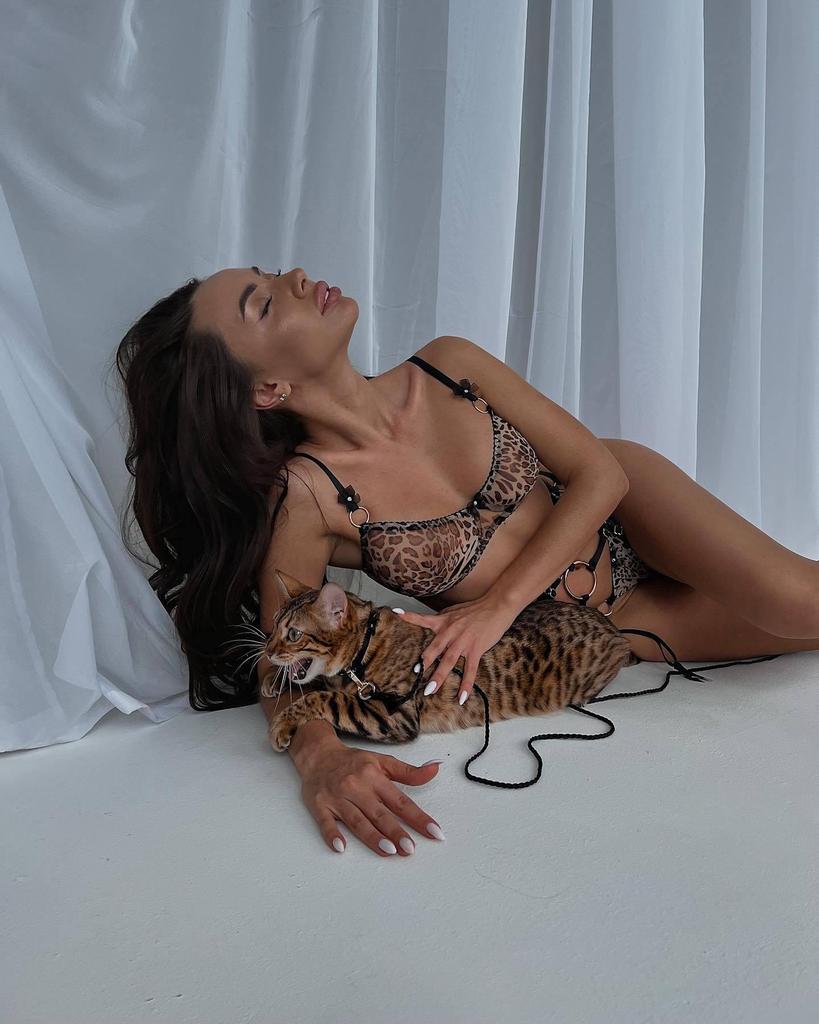 Autumn 2022 Lingerie: Leopard Print See-Through Sexy Three-Piece Set.