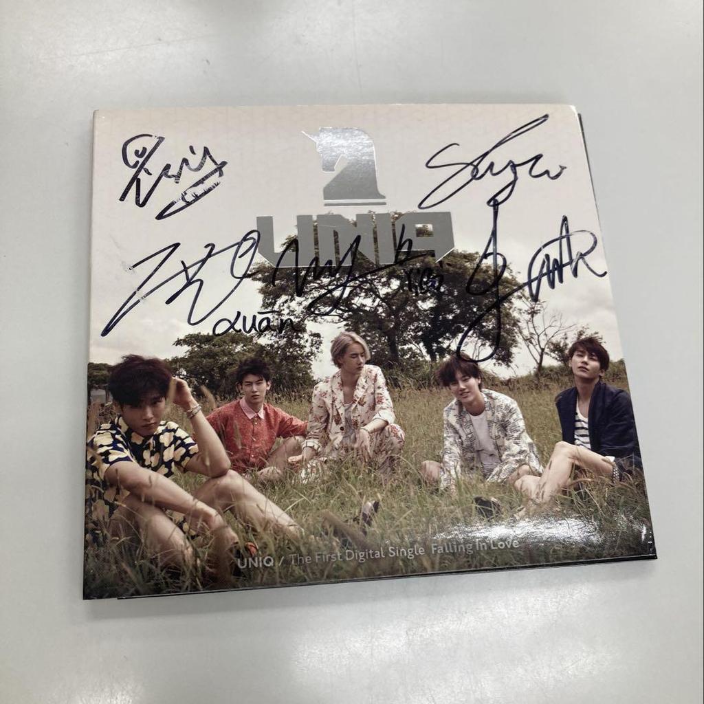 [USED] UNIQ / Falling In Love