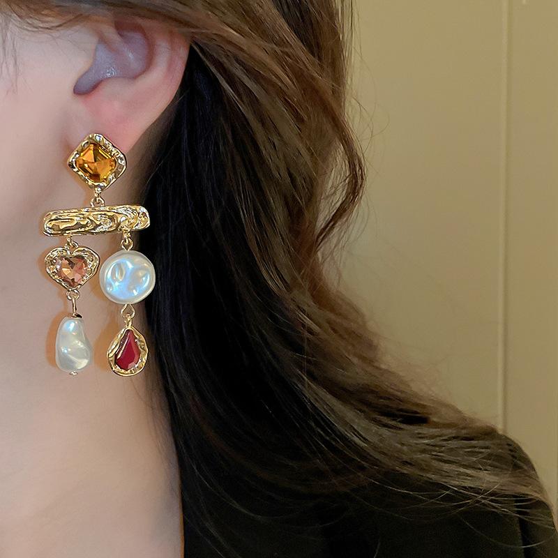 Women Shiny Rhinestone Pearl Geometric Earrings Light Luxury Elegant Temperament French Retro Palace Style Ear Jewelry For Women