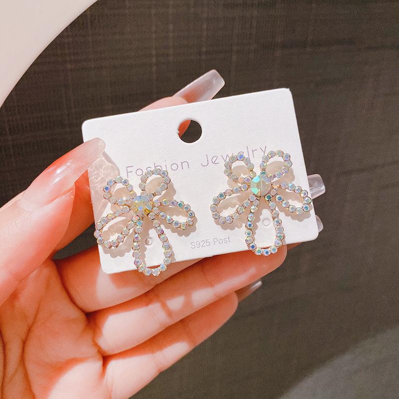 Fashion light luxury high-end stud earrings small fresh flower series earrings sweet and exquisite niche versatile daily earrings