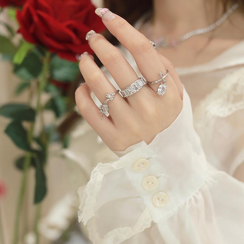 Vit Månsken Öppen Iskristall Ros Blänkande Diamant Tre-delad Ring Nischad Designkänsla Avancerad Känsla Lätt Lyx Zirkon Kvinnor