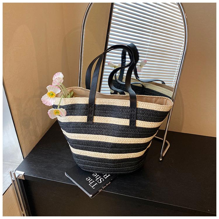 

Seaside beach big bag women s new trendy fashion shoulder bag large capacity straw support extra large bag чорний