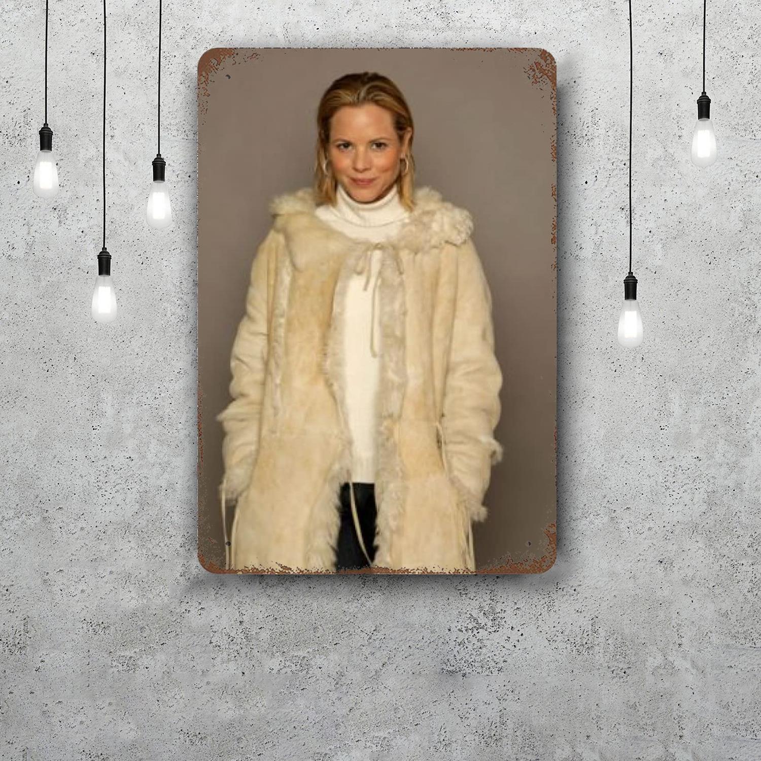 

Maria Bello Funny Bar Metal Sign Retro Plaque Vintage Sign Alcohol Drinker Pub Club Man Cave Kitchen Wall Decoration 20x30cm（7.8x11.8inch）