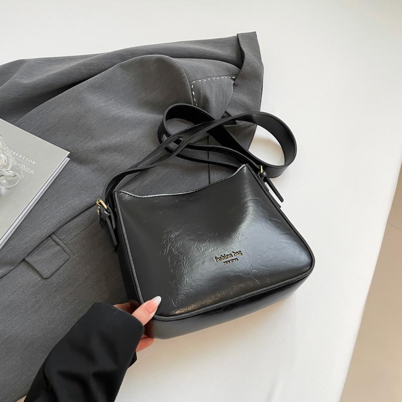 Premium bag women's 2025 new armpit bag fashionable versatile shoulder messenger bag popular women's bag wholesale