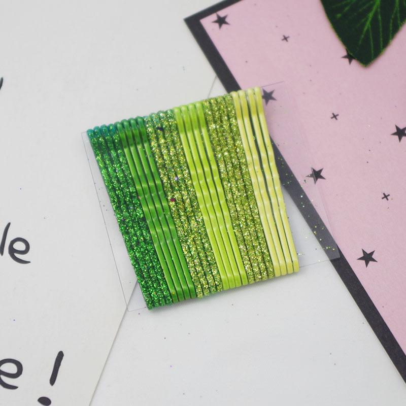 

Korean-style glitter bobby pins with enamel finish. Shiny gold powder, anti-slip metal wave design. Versatile, secures bangs . ONE SIZE FITS MOST&METAL
