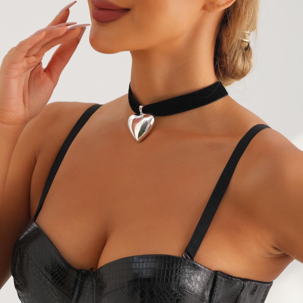 Accessories Simple Cold Flannel Love Choker Collar French Sweet Heart Necklace