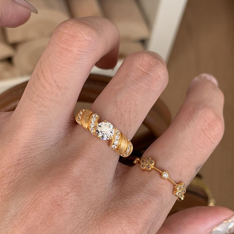 New In Light Luxury Vintage Palace Style Inlay Diamonds Rings for Women Stylish Opened Ring Wedding Party