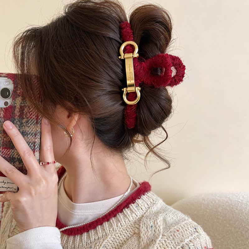 Wool Winding Horseshoe Buckle Hairpin Grab Clip Niche Light Luxury Back Head Shark Clip Temperament