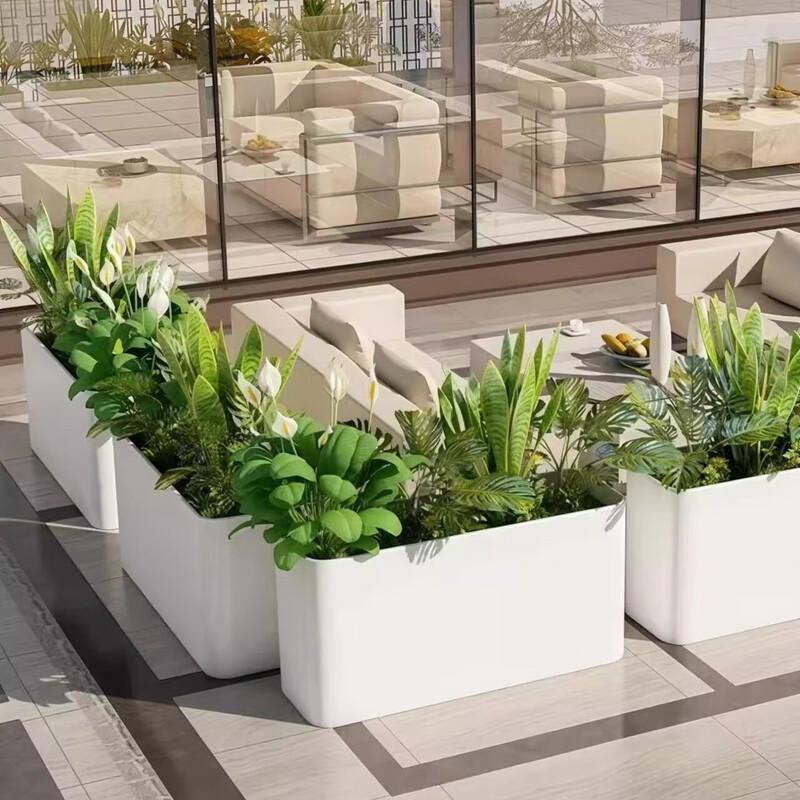 Quadratischer Pflanzkasten aus Edelstahl
